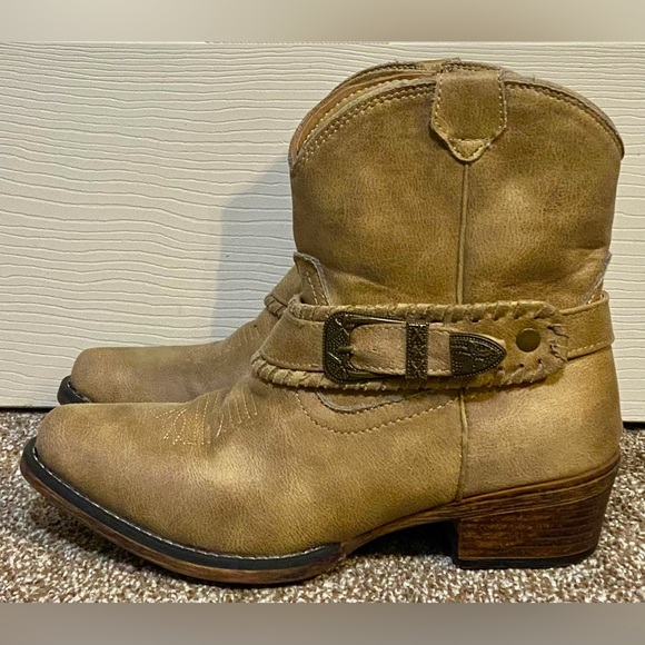 Roper Shoes - Roper Nelly Western Boots Women’s Sz 7 Beige Tan Buckle Mid Bootie Cowboy Shoes